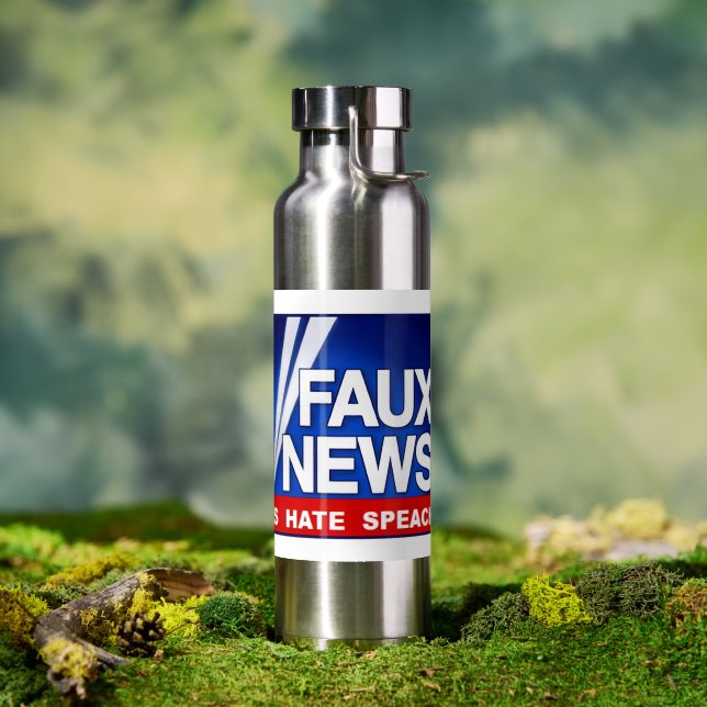 Faux News Trinkflasche (Außenbereich (gedreht))