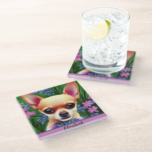 Fawn Chihuahua Welpe in Blume Meadow Personalisier Glasuntersetzer (Schrägansicht)