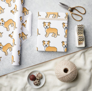 Fawn und weißer Staffie Süßes Cartoon-Hund-Muster Geschenkpapier