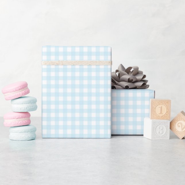 Faye und Lauren Light Blue Gingham Geschenkpapier (Babyparty)