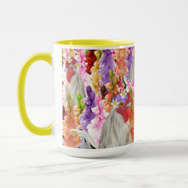 Feathers and Blooms: Rooster unter den Hollyhocks Tasse (Links)