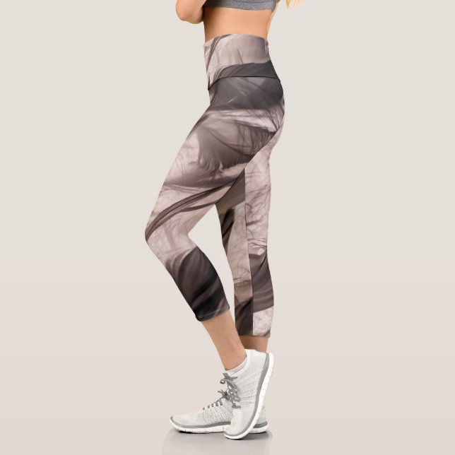 Feathers Capri Leggings (Links)