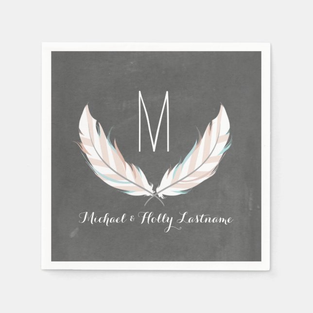 Feathers + Chalkboard Monogram Wedding Serviette (Vorderseite)