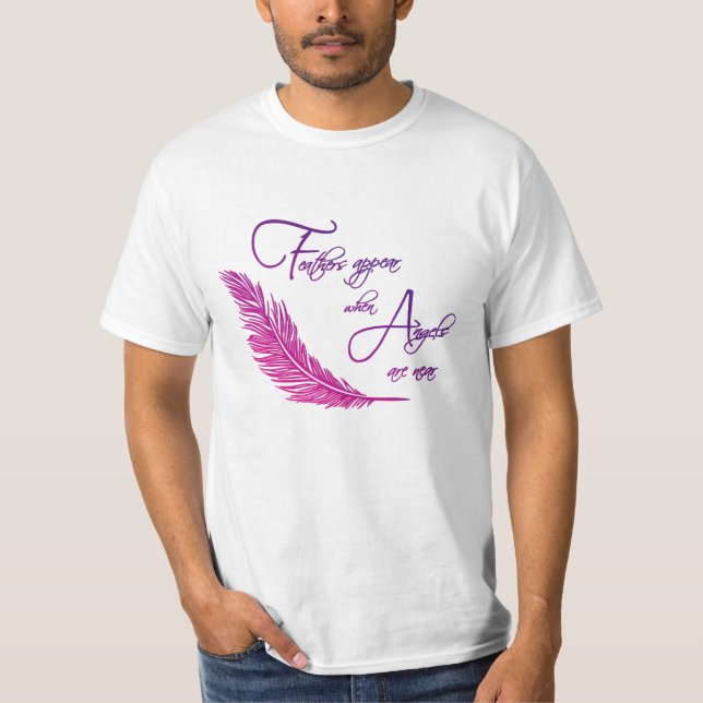 Federn erscheinen, wenn Engel in der Nähe des T -  T-Shirt (Vorderseite)