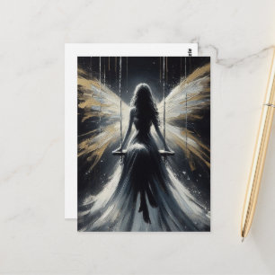 Fee auf einer Schaukel bei Nacht in weißem Kleid Postkarte