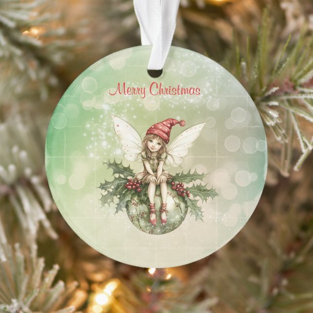 Fée de Noël mignonne sur un ornement (Arbre)