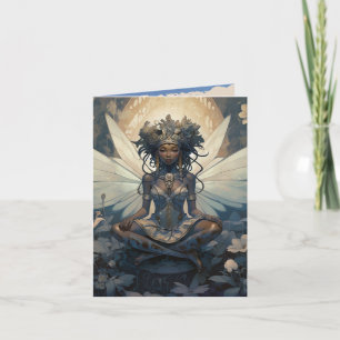 Fée noire assise sur une plaque de Lily