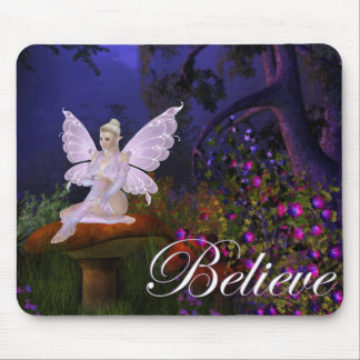 Fee on a Mushroom Design 3 - Glauben Sie Mousepad