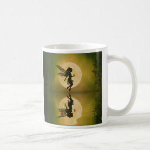 Fee reflektieren sich kaffeetasse