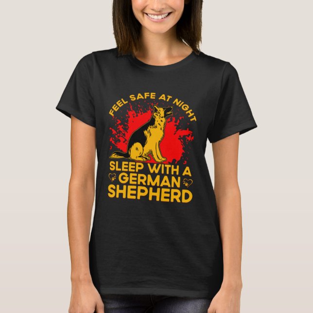 Feel safe at Night sleep with a German Shepherd T-Shirt (Vorderseite)