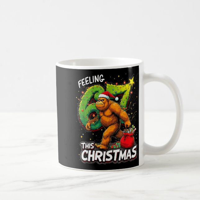Feeling 67 Funny Christmas Bigfoot Holiday  Kaffeetasse (Rechts)