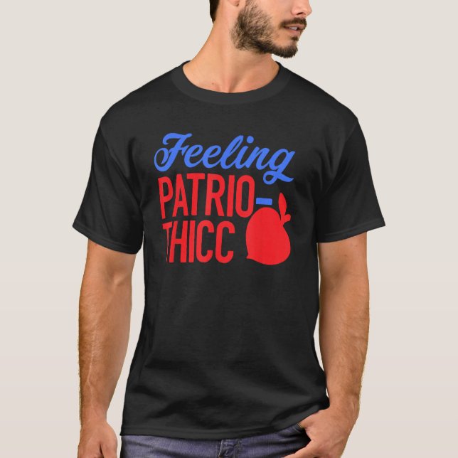 Feeling Patrio-thicc Funny 4th of July T-Shirt (Vorderseite)