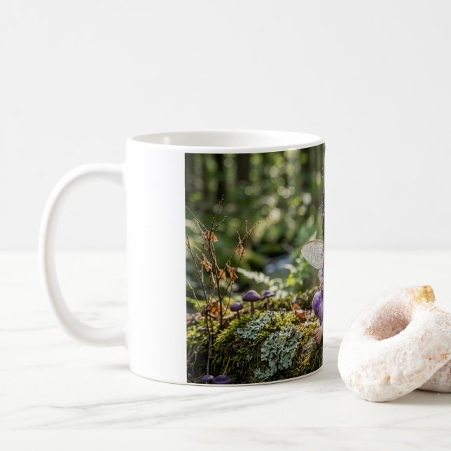 Feenfrau in Lila Kaffeetasse (Mit Donut)