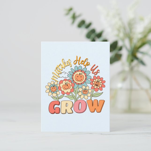 Fehler helfen uns zu wachsen | Spielende Blumenmot Postkarte (Stehend Vorderseite)