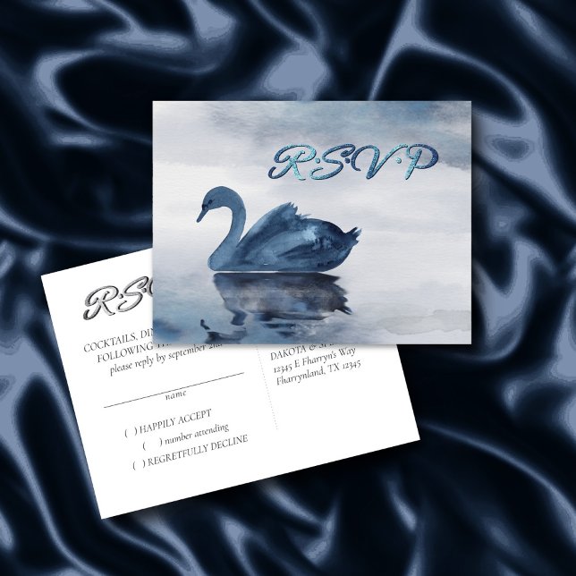 Fehlsichtigkeit | Dusty Blue Swan Wedding RSVP Postkarte (Von Creator hochgeladen)