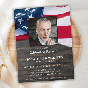 Feier des Lebens Amerikanische Flagge rustikales F Einladungspostkarte