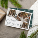 Feierliche Begrüßung | Frohe Weihnachtsfeiertage F Feiertagskarte<br><div class="desc">Unser festliches und elegantes Design ist der perfekte Weg,  um drei Ihrer beliebten Fotos zu präsentieren. Horizontal oder landschaftsorientiert präsentiert sich das Design mit "Merriest Christmas" in waldgrüner Typografie und handgeschriebenen Schriften,  darunter Ihr Familienname.</div>