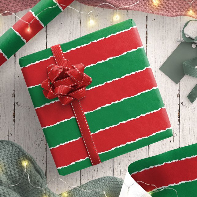 Feierliche Rote Imitate Torten Streifen Weihnachte Geschenkpapier (Festive Red Green Faux Torn Stripes Christmas Wrapping Paper)