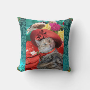 FEIERLICHER CAT-PRINZESTATUS, ROTER HAT MIT SCHWEI KISSEN