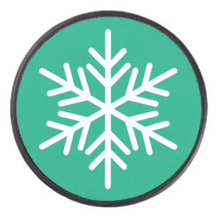 Feierlicher Spaß mit dem weißen nordischen Schneef Eishockey Puck
