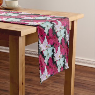 Feierliches Poinsettias Pattern Urlaub Mittelgroßer Tischläufer