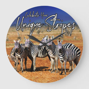 "Feiern Sie Ihre einzigartigen Streifen" Zebra Art Große Wanduhr