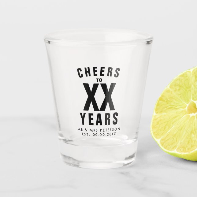 Feiern Sie Ihre Hochzeitsgeschenke nach Ihren Wüns Schnapsglas (Vorderseite)