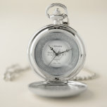 Feiern zum 10. Hochzeitstag Taschenuhr<br><div class="desc">Der zehnte Jahrestag der Hochzeit ist ein Meilenstein in jeder Beziehung, die es verdient, gefeiert zu werden, ist ein Meilenstein in jeder Beziehung, die es verdient, stilvoll gefeiert zu werden. Und das kann man mit diesem silbernen (oder zinnigen) Tondesign tun, das die Worte "zehnten Hochzeitstag" in der Runde und Raum...</div>