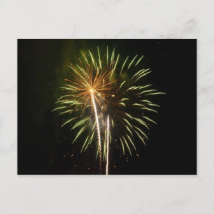 Feiern zum grünen und goldenen Feuerwerk Postkarte