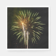 Feiern zum grünen und goldenen Feuerwerk