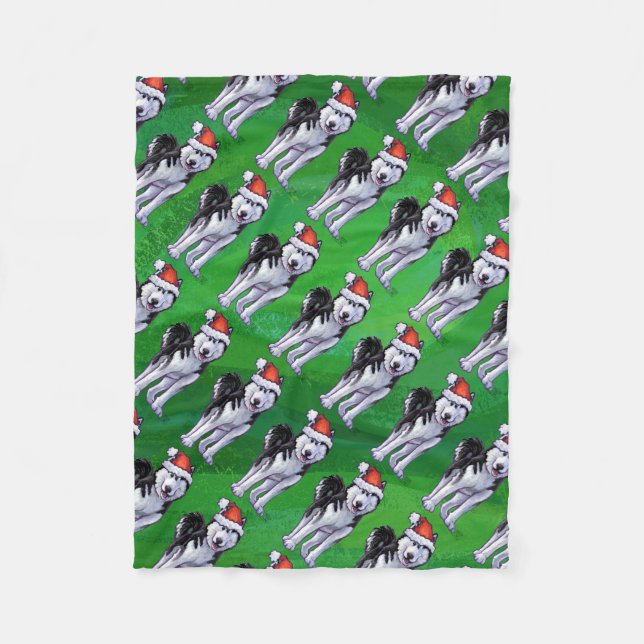 Feiernder Husky in Weihnachtsmannmütze auf Green Fleecedecke (Vorderseite)
