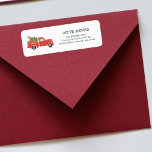 Feiertage Moving Christmas Red Truck Rücksendeadre<br><div class="desc">Ankündigen Sie Ihren Umzug in diesem Urlaub mit einer niedlichen Abbildung roten LKW-Design. Ändern Sie die Details sowohl auf der Vorder- als auch auf der Rückseite der Karte,  indem Sie auf die Schaltfläche "Personalisieren" klicken.</div>