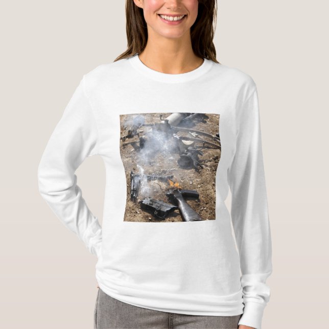 Feindwaffen werden cool T-Shirt (Vorderseite)