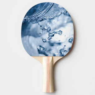 Feine Tropfen hellblauen Wassers Tischtennis Schläger