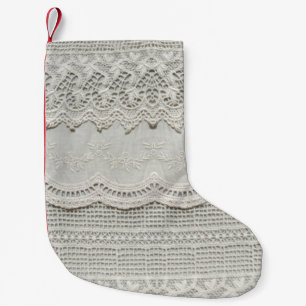 Feine weiße Spitze, textil nah-up. Kleiner Weihnachtsstrumpf