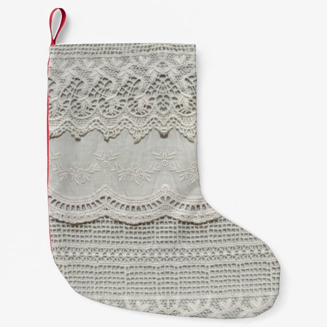 Feine weiße Spitze, textil nah-up. Kleiner Weihnachtsstrumpf (Vorderseite)