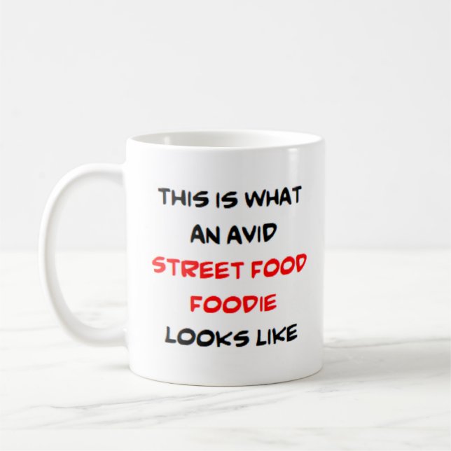 Feinschmecker mit Straßennahrung, lebhaft Kaffeetasse (Links)