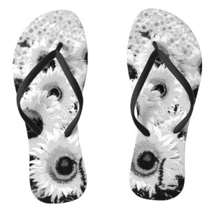 Feld der Sonnenblumen - schwarz, weiß und grau Flip Flops