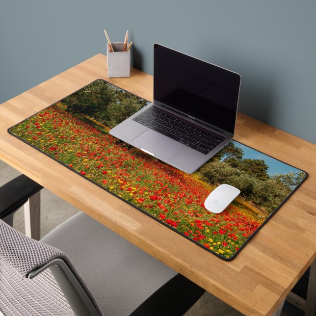 Feld mit Blume und Bäumen Schreibtischunterlage (Büro 2)
