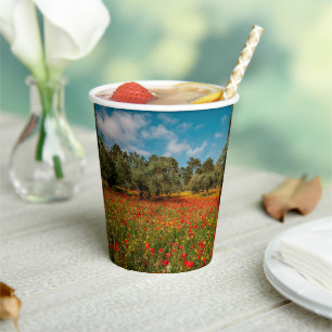 Feld mit Blumen und Bäumen Pappbecher