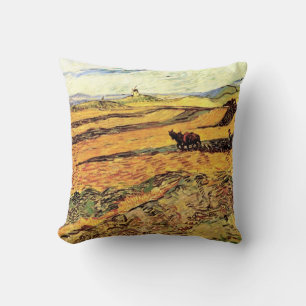 Feld mit Pflüger und Mühle von Vincent van Gogh Kissen