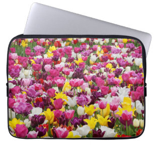 Feld mit Tulpen Laptopschutzhülle