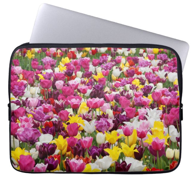 Feld mit Tulpen Laptopschutzhülle (Vorderseite)