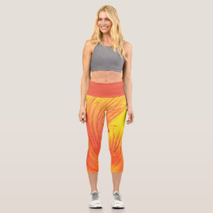 Felder mit goldenem Feuer Capri Leggings