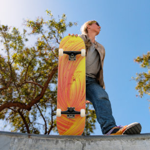 Felder mit goldenem Feuer Skateboard