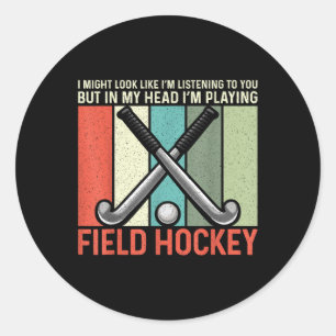 Feldhockey Ich könnte aussehen, als würde ich dir Runder Aufkleber