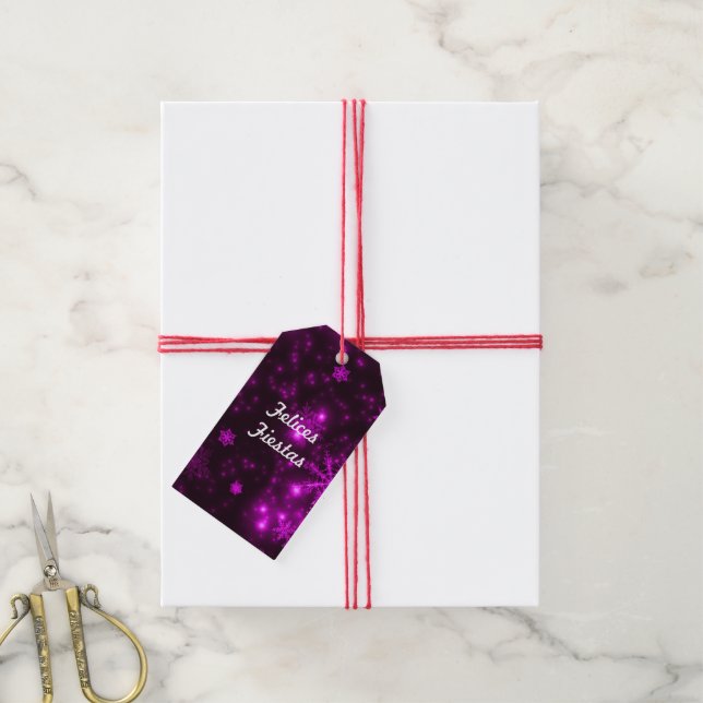Felices Fiestas Snowflakes Tief Lila Geschenketike Geschenkanhänger (Mit Garn)