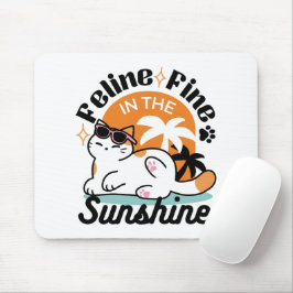 Feline Fine in the Sunshine - Entspannte Tropenkat Mousepad