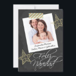 Feliz Navidad Chalkboard Foto Rahmen und Band Feiertagskarte<br><div class="desc">Große flache Grüße für Weihnachten mit Feliz Navidad Text Detail Spanische thematische Flachkarten .. Chalkboard und Foto Rahmen mit gestreiftem Band und goldenen Sternen schwarz-weiß Design .. X-Mas / Ferien-Flachkarten für Ihre persönlichen Daten mit Ihrem eigenen Foto und Text aus Ricaso</div>