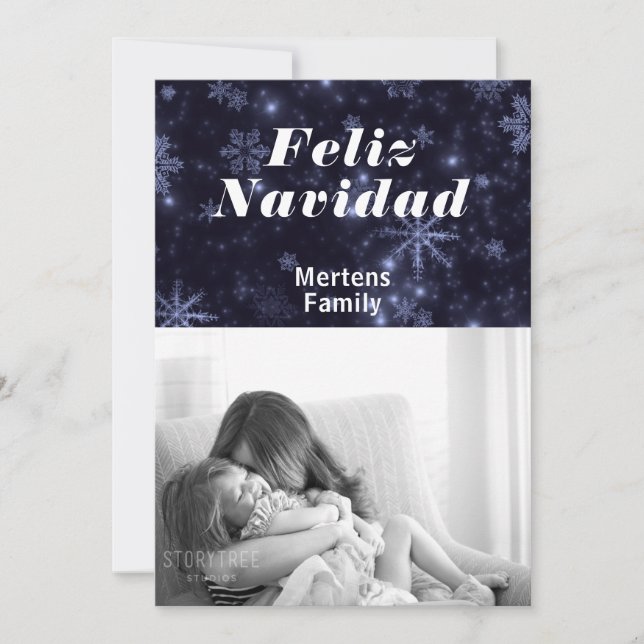 Feliz Navidad Foto & Schneeflocken auf Blue Flat C Einladung (Vorderseite)